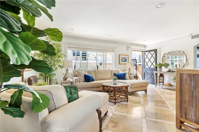 $6,000 | 329 Marguerite Avenue, Unit 3, Corona del Mar, CA 92625