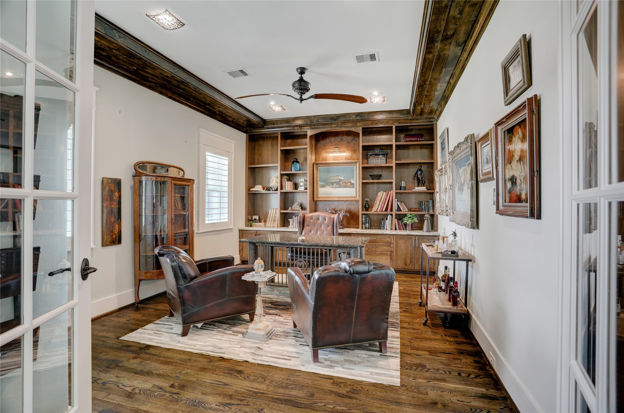 6430 Rolla Street Houston, TX 77055 - Photo 3 of 30 a living room with furniture