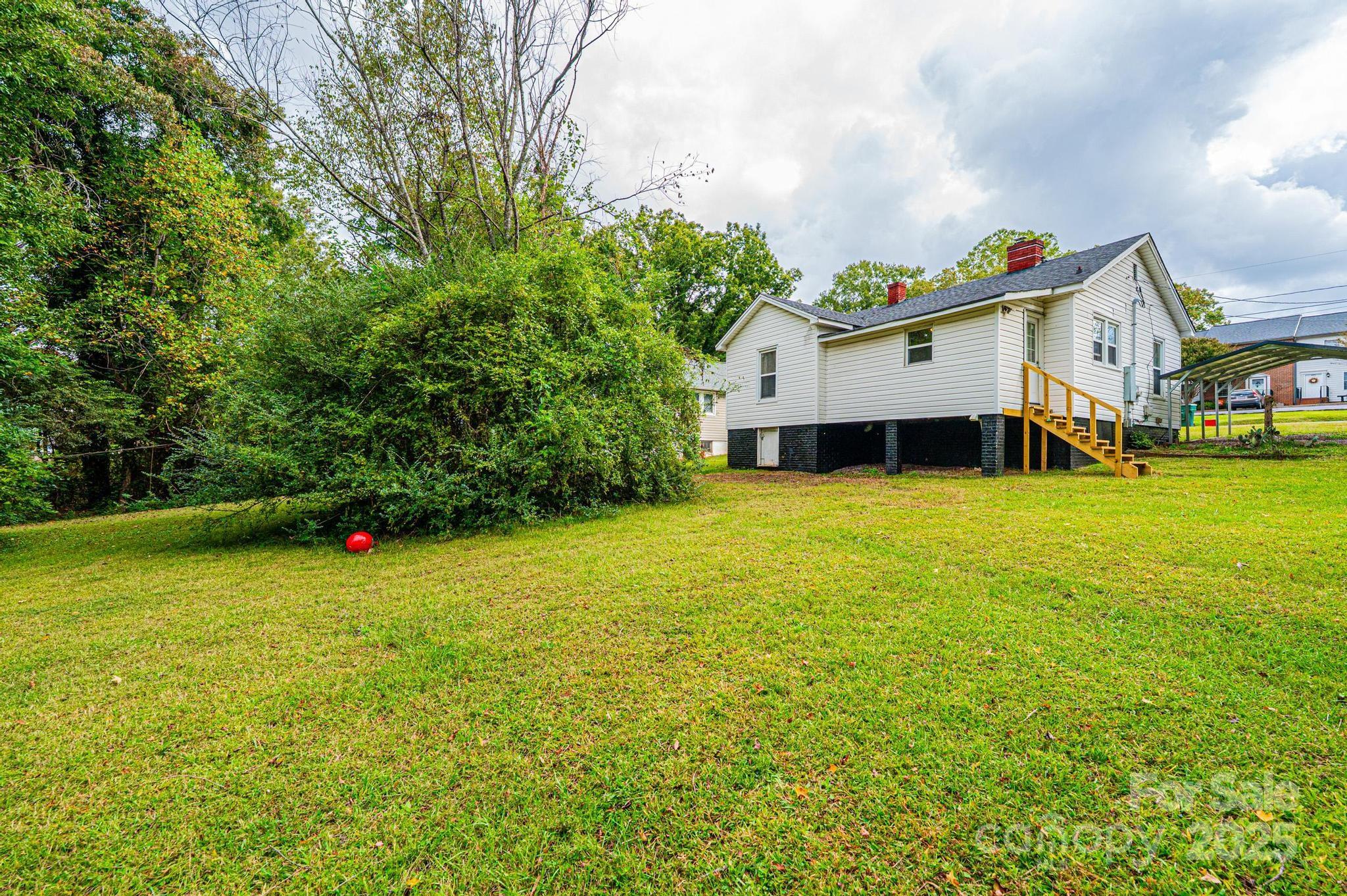 504 North Spring Avenue Newton, NC 28658 - Photo 11 of 35 a front view of a house with garden