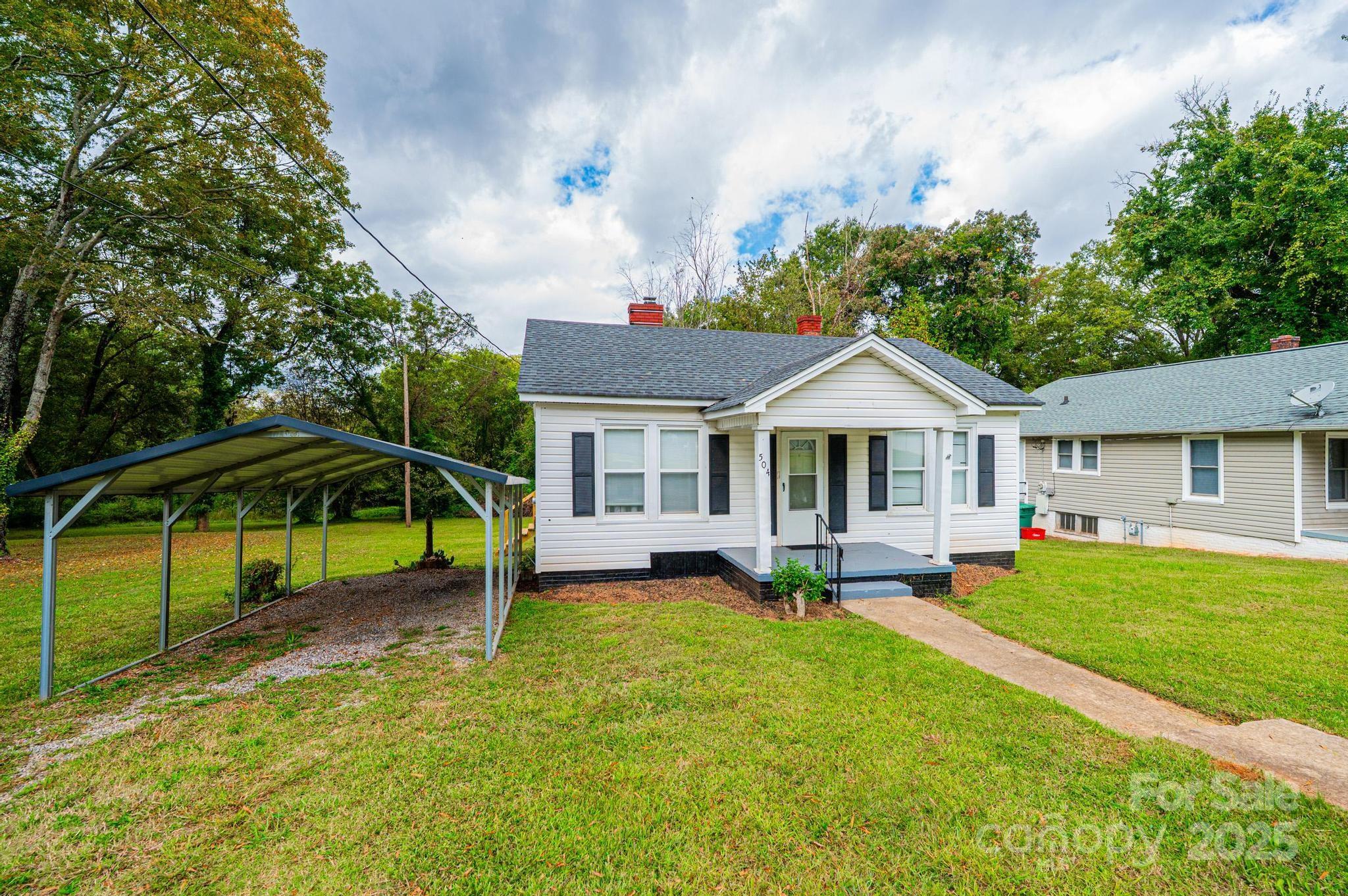 504 North Spring Avenue Newton, NC 28658 - Photo 5 of 35 a house that has sitting area in front of it