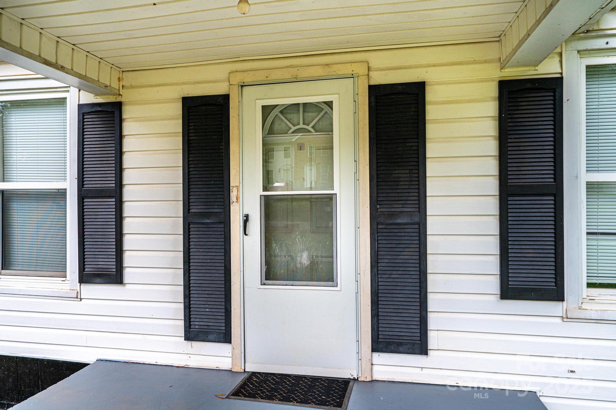 504 North Spring Avenue Newton, NC 28658 - Photo 8 of 35