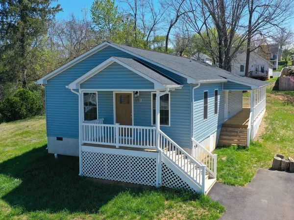 $310,000 | 515 Grubert Avenue, Unit A, Staunton, VA 24401