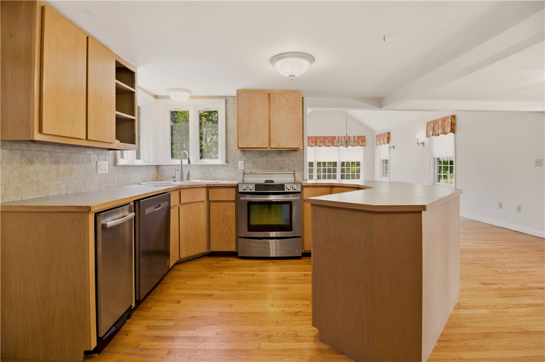 1861 East Main Road Portsmouth, RI 02871 - Photo 6 of 35 Kitchen