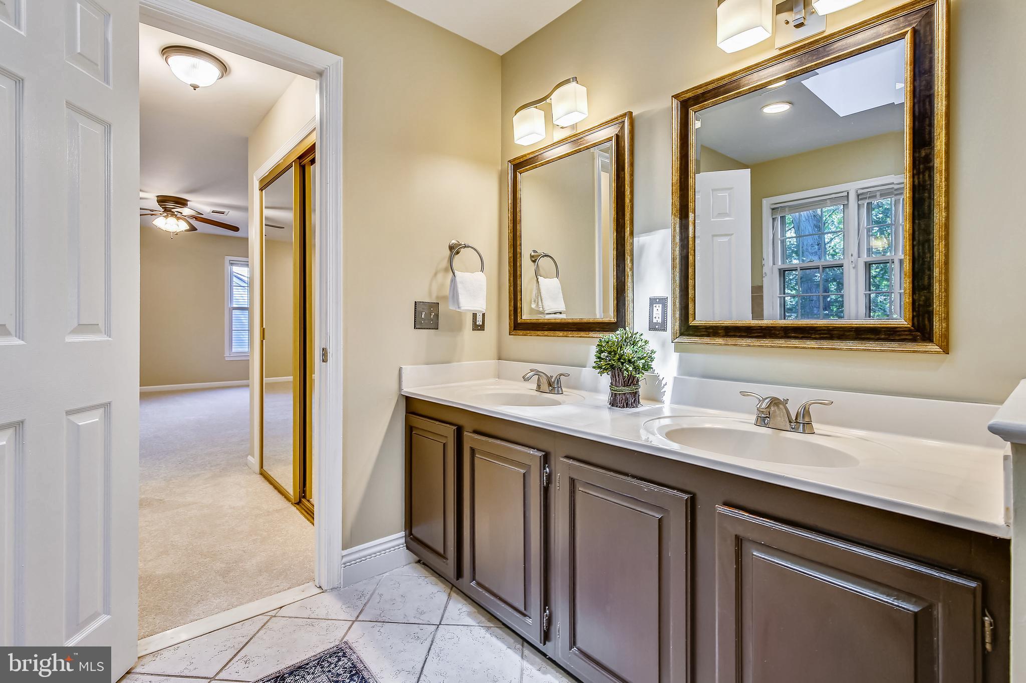 11955 Grey Squirrel Lane Reston, VA 20194 - Photo 25 of 61 Double sinks