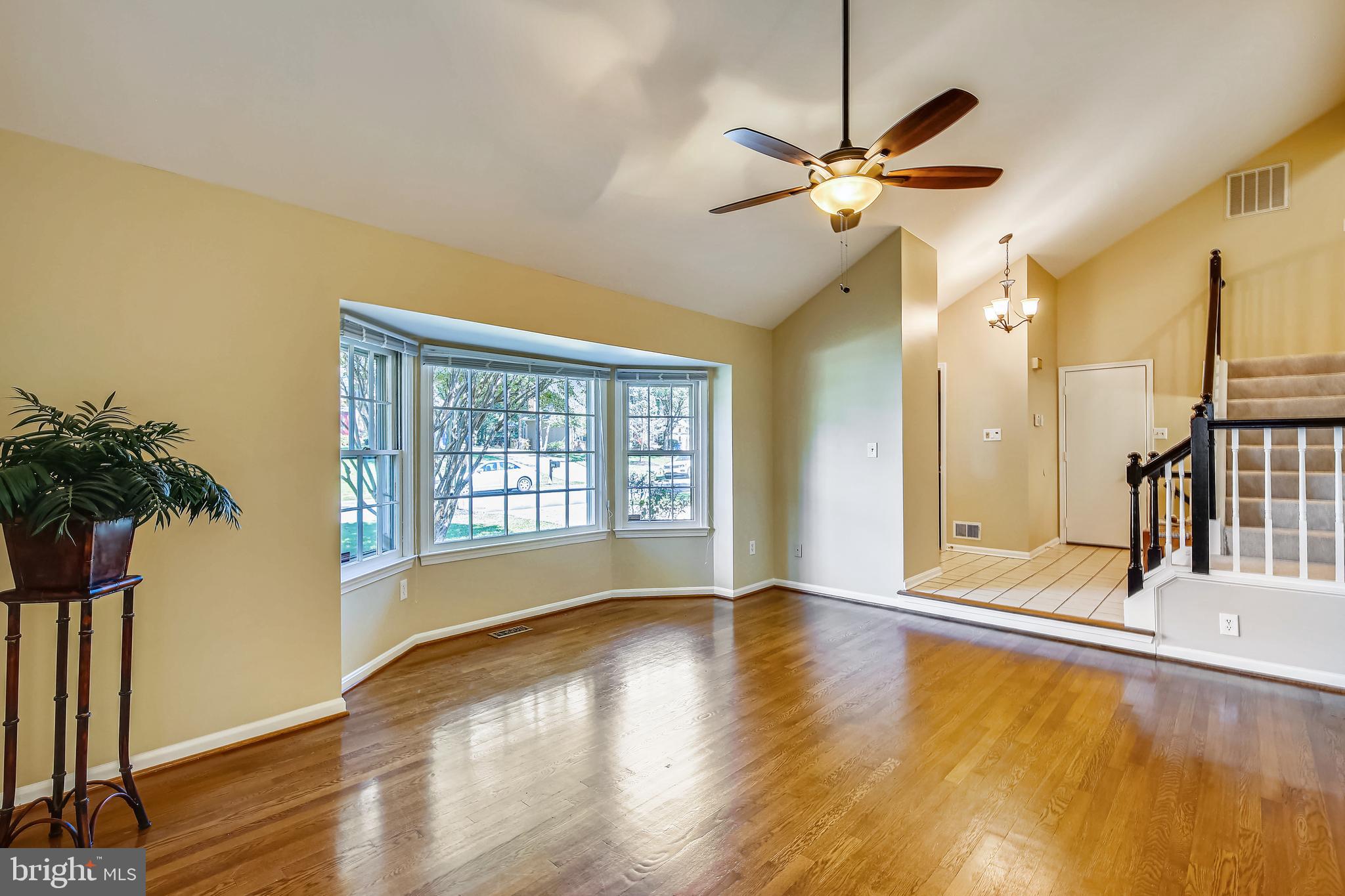 11955 Grey Squirrel Lane Reston, VA 20194 - Photo 6 of 61 Large bright Livingroom