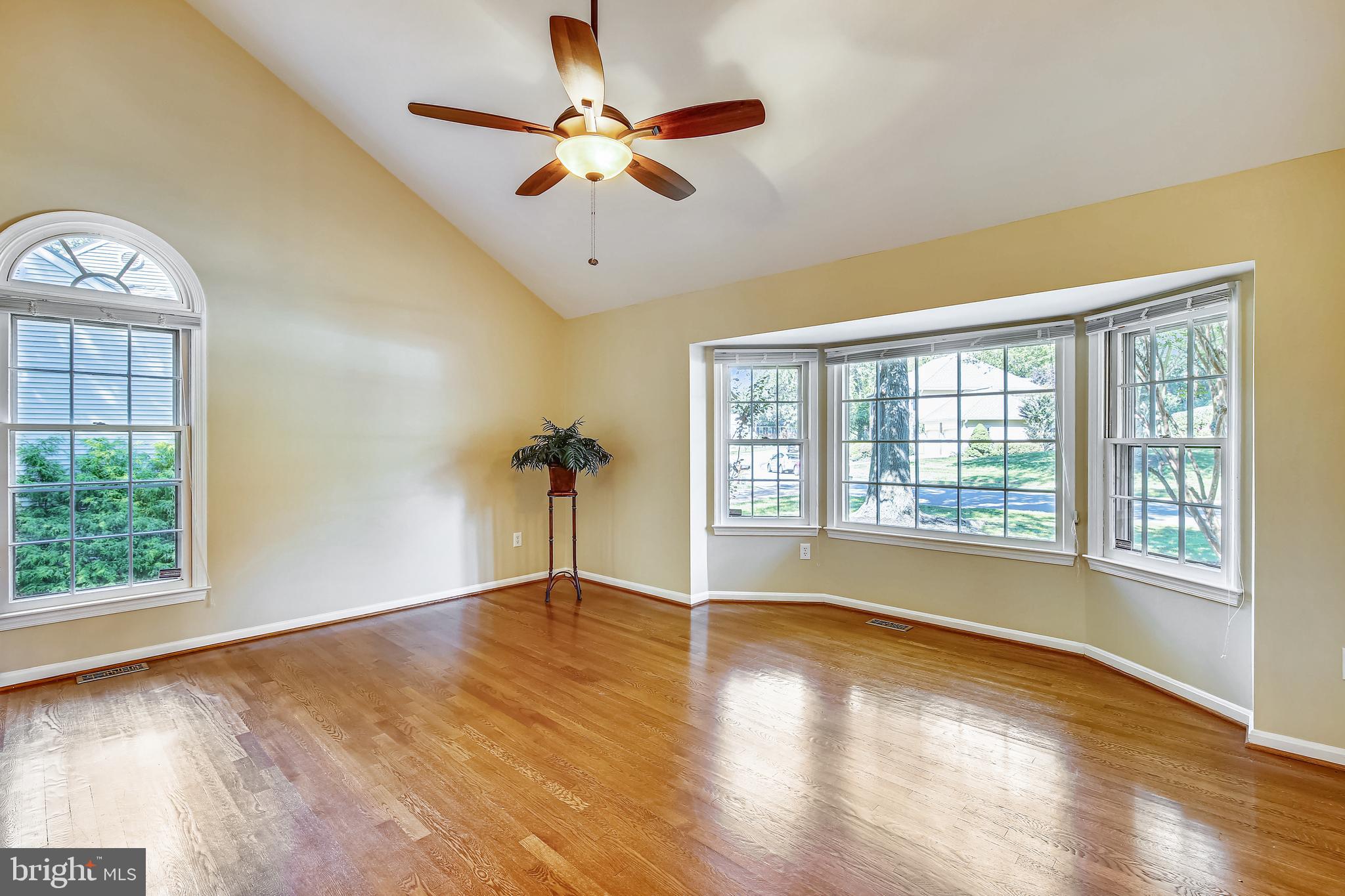 11955 Grey Squirrel Lane Reston, VA 20194 - Photo 7 of 61 Traditional space or contemporary space