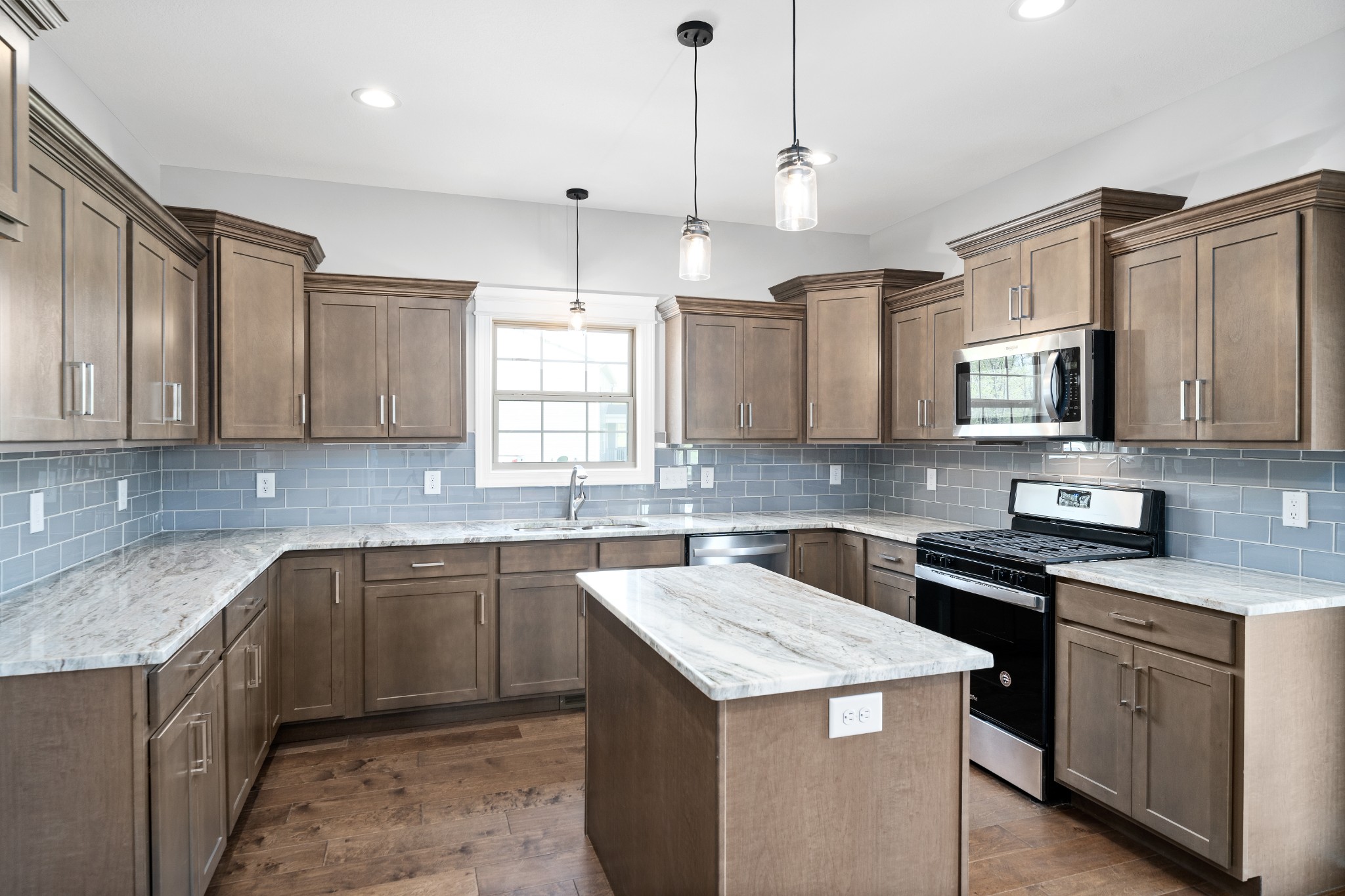 267 Alonzo Place Cunningham, TN 37052 - Photo 3 of 40 a kitchen that has a sink and a stove in it