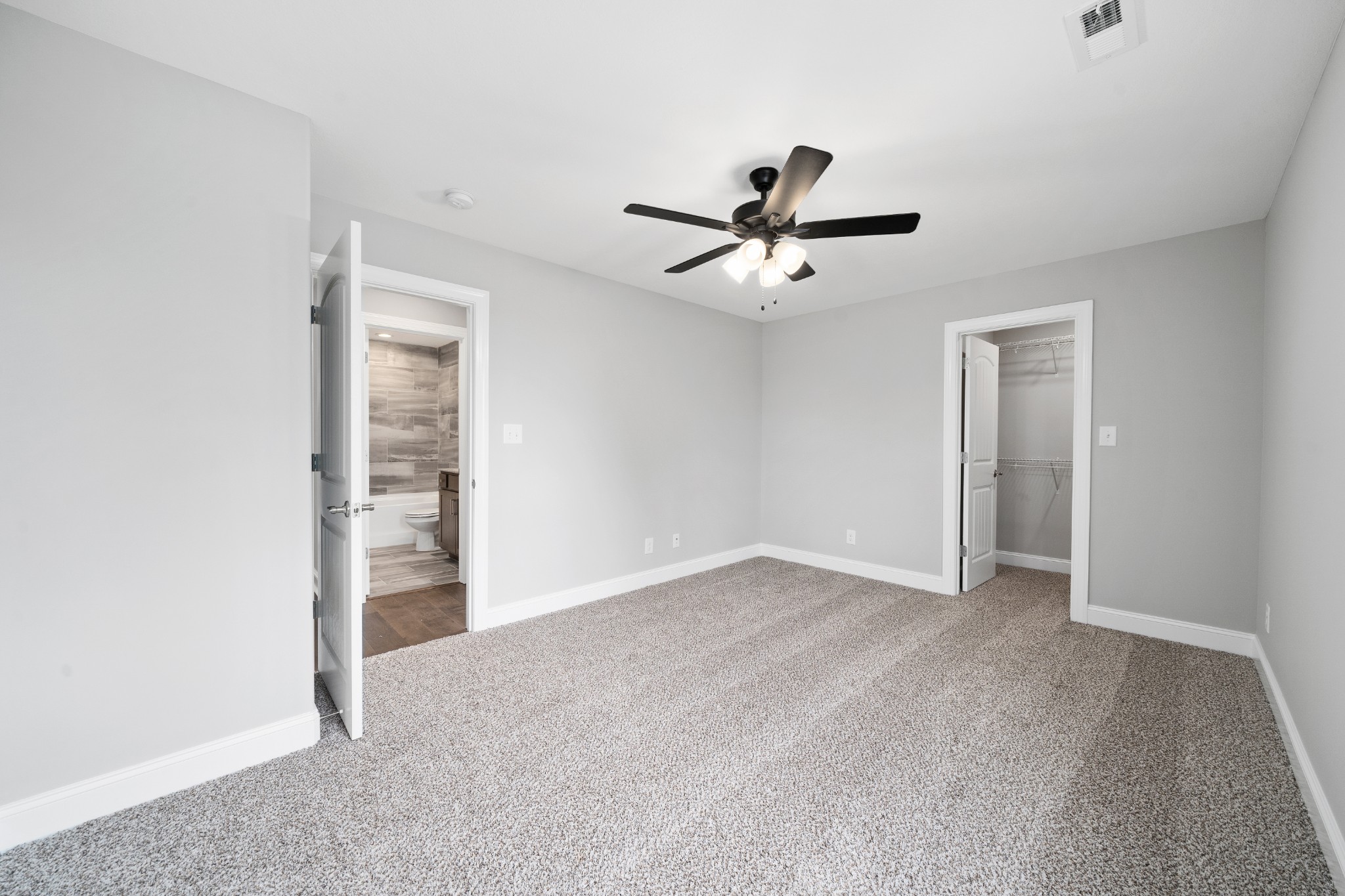 267 Alonzo Place Cunningham, TN 37052 - Photo 31 of 40 an empty room with closet and a ceiling fan