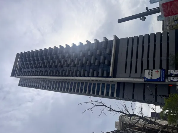 $3,000 | 235 West Van Buren Street, Unit 2415, Chicago, IL 60607