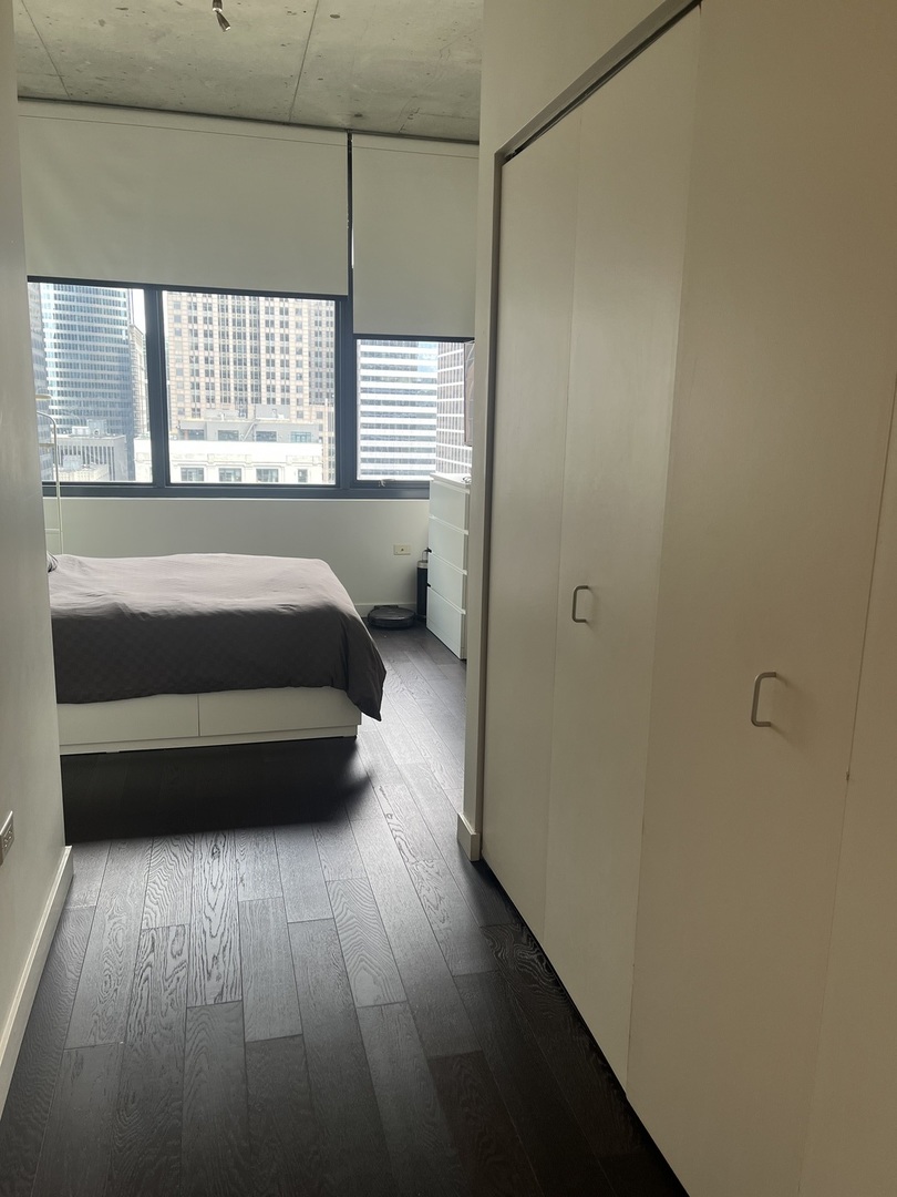 235 West Van Buren Street, Unit 2415 Chicago, IL 60607 - Photo 11 of 19 a bathroom with a bathtub and a window