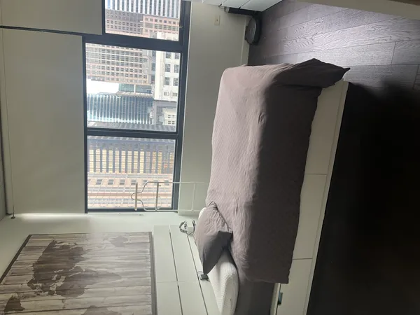 $3,000 | 235 West Van Buren Street, Unit 2415, Chicago, IL 60607