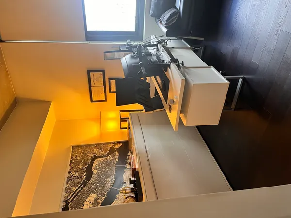 $3,000 | 235 West Van Buren Street, Unit 2415, Chicago, IL 60607
