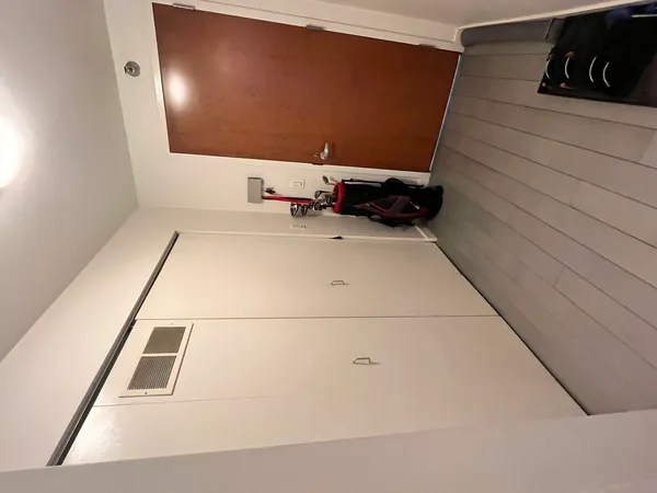 $3,000 | 235 West Van Buren Street, Unit 2415, Chicago, IL 60607