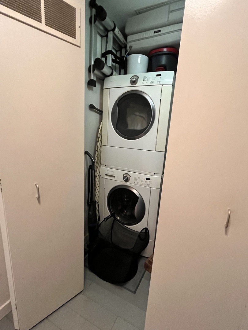 235 West Van Buren Street, Unit 2415 Chicago, IL 60607 - Photo 19 of 19 a utility room with dryer and washer