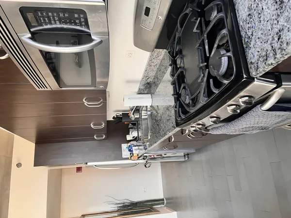 $3,000 | 235 West Van Buren Street, Unit 2415, Chicago, IL 60607
