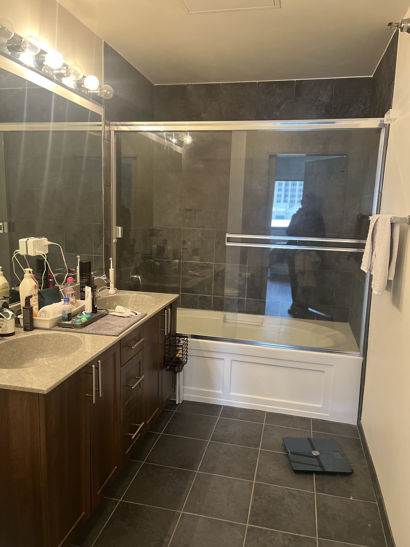 235 West Van Buren Street, Unit 2415 Chicago, IL 60607 - Photo 8 of 19 a bathroom with a sink mirror toilet and bathtub
