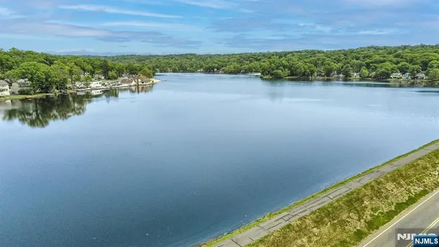 $665,000 | 174 Hillcrest Drive, Wayne, NJ 07470