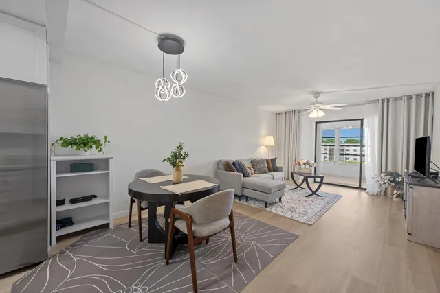 $1,850 | 9273 Southwest 8th Street, Unit 416, Boca Raton, FL 33428