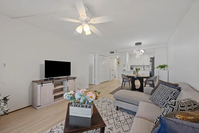 $1,850 | 9273 Southwest 8th Street, Unit 416, Boca Raton, FL 33428