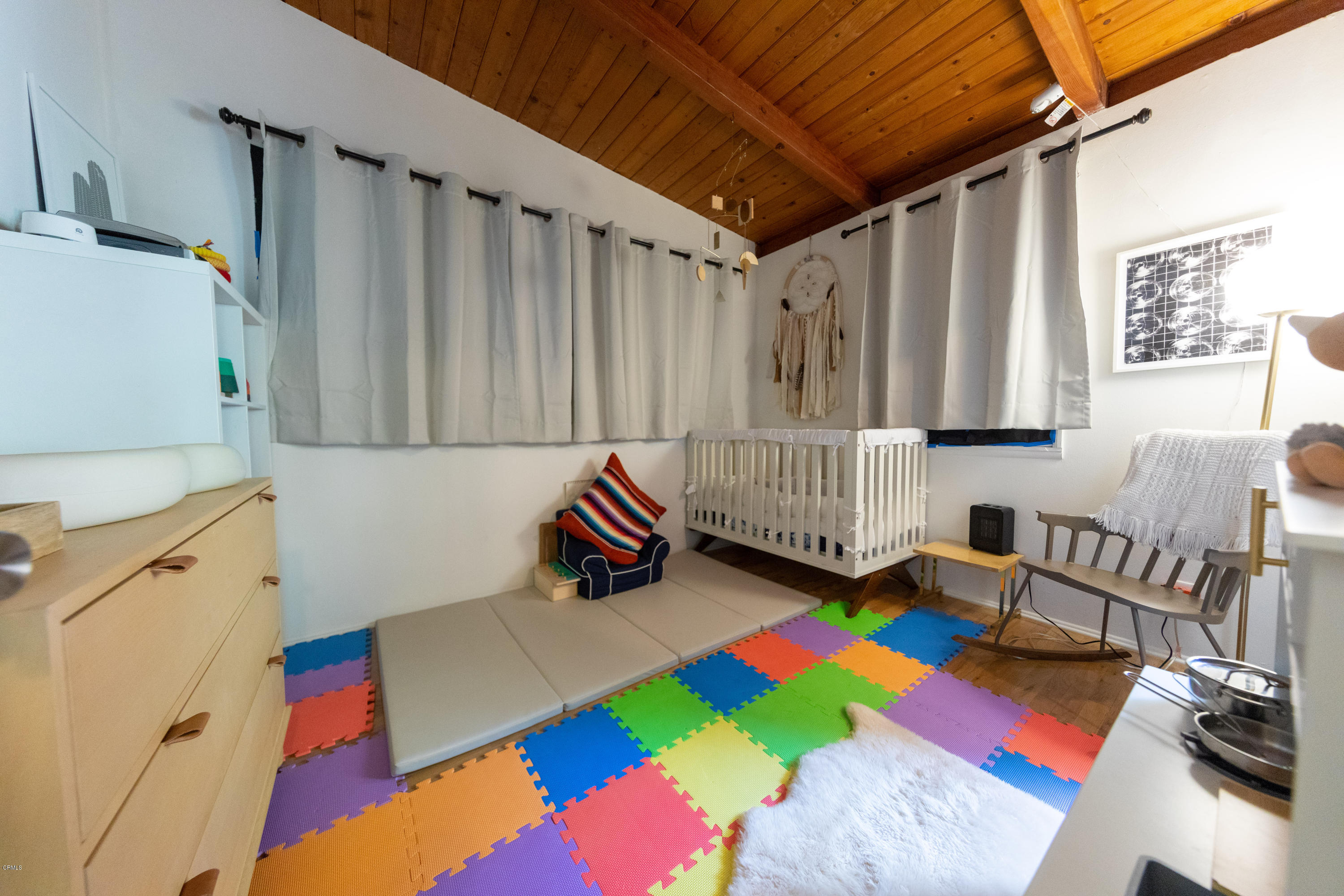 503 Quail Drive Los Angeles, CA 90065 - Photo 11 of 16 a room with toys and a wooden floor