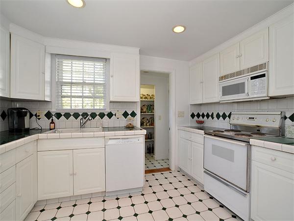 41 Larchmont Road Melrose, MA 02176 - Photo 20 of 28 Gallery Image 20