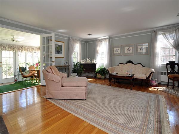 41 Larchmont Road Melrose, MA 02176 - Photo 3 of 28 Gallery Image 3