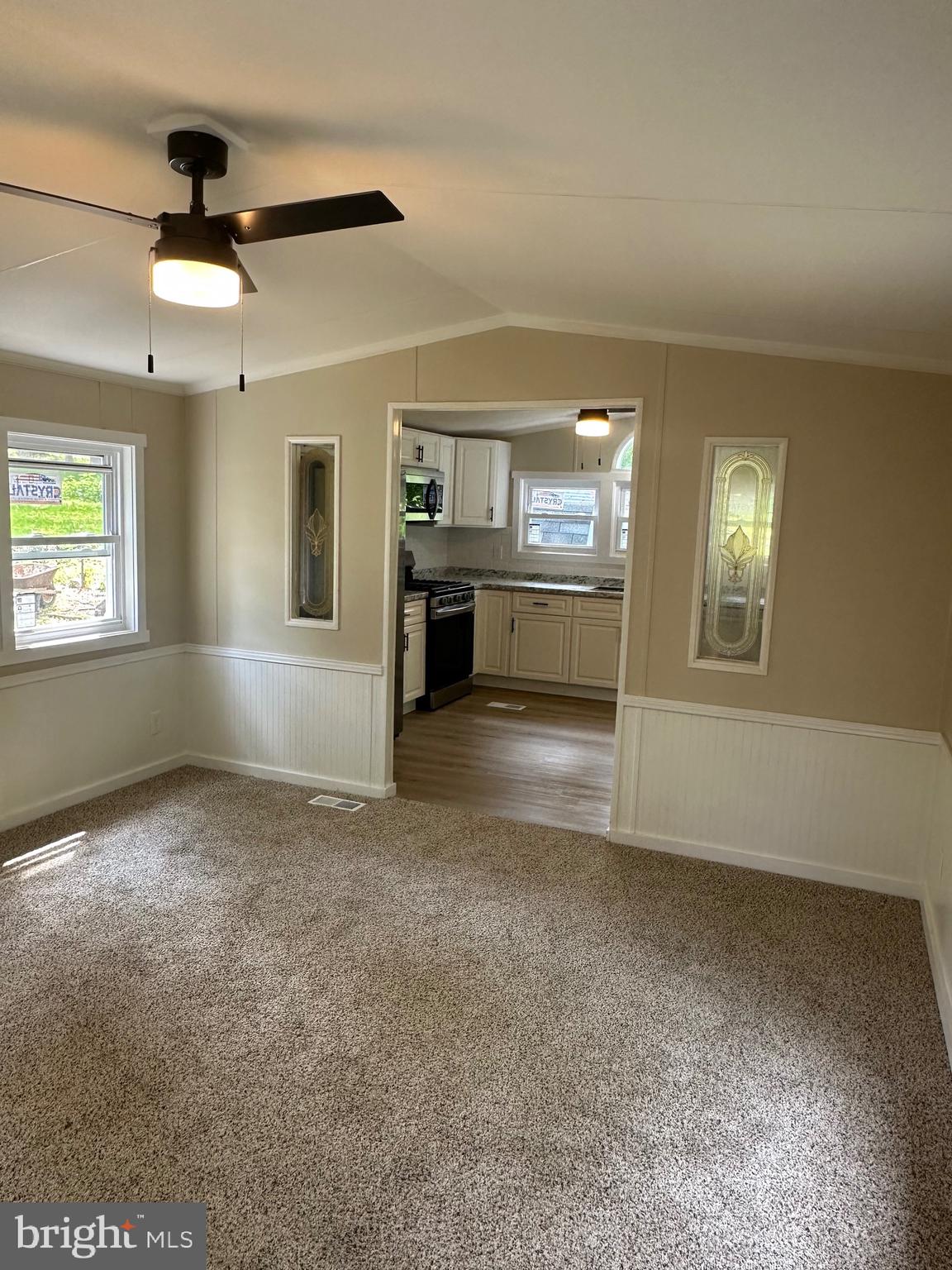 98 New Road Elverson, PA 19520 - Photo 5 of 11 Living room