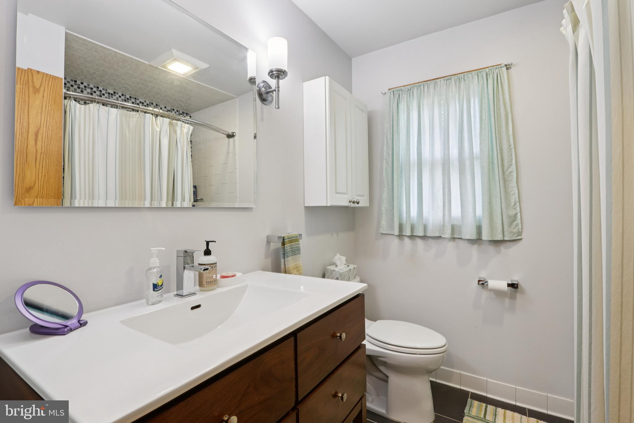 8 Coates Road Allentown, NJ 08501 - Photo 30 of 46 2nd floor full bath