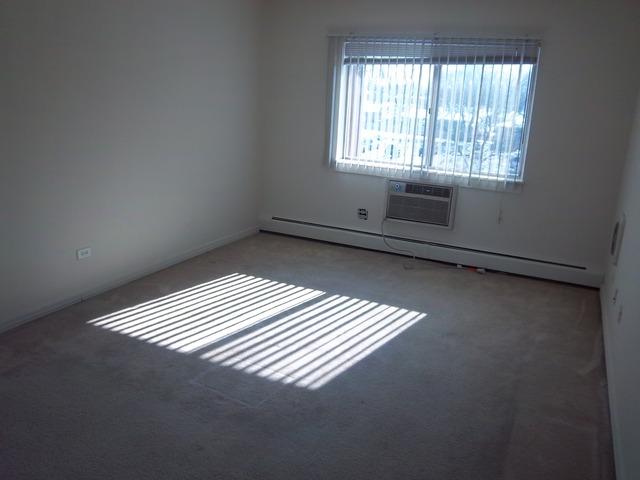 918 Ridge Square, Unit 307 Elk Grove Village, IL 60007 - Photo 6 of 7