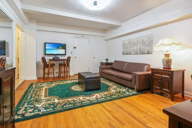 $399,800 | 10 Park Avenue, Unit 5K | Murray Hill