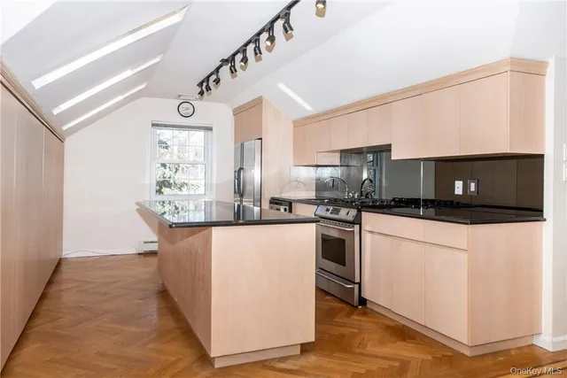 $3,200 | 89 Ridgewood Avenue, Unit 2, Yonkers, NY 10704