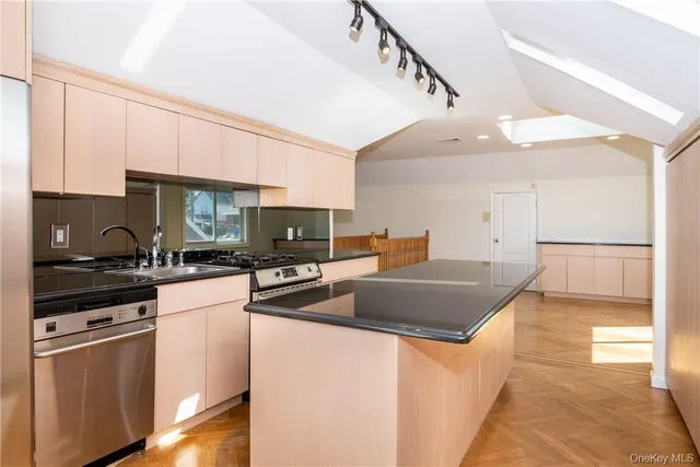 $3,200 | 89 Ridgewood Avenue, Unit 2, Yonkers, NY 10704