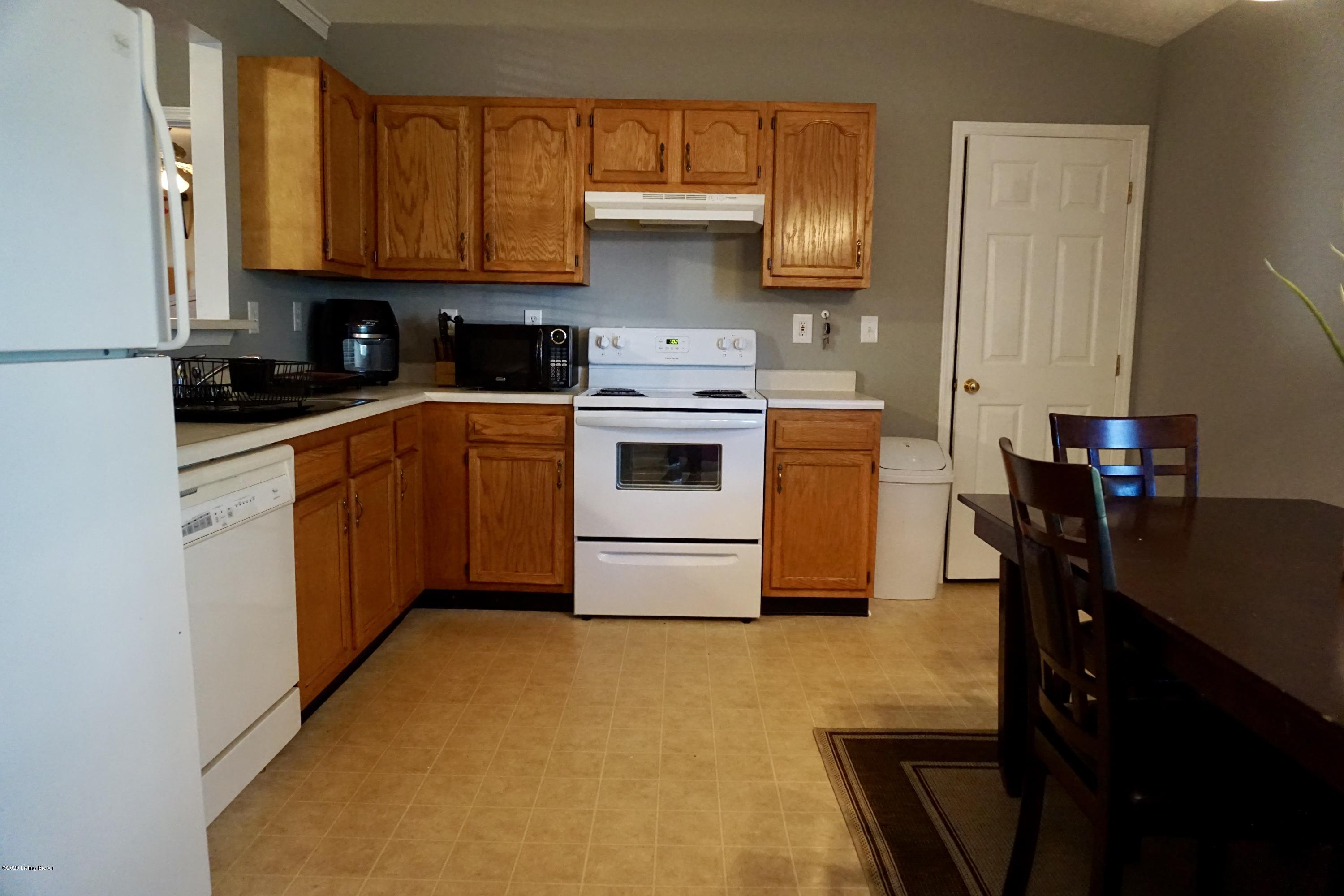 9709 Brooks Bend Road Louisville, KY 40258 - Photo 4 of 23 DSC04294