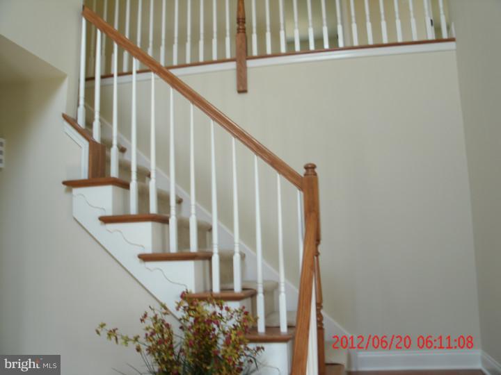 320 Windsor Road Mullica Hill, NJ 08062 - Photo 2 of 7 Foyer