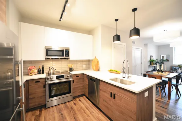 $1,200 | 415 DeBaliviere Avenue, Unit 203, St. Louis, MO 63112