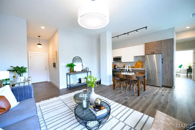 $1,200 | 415 DeBaliviere Avenue, Unit 203, St. Louis, MO 63112