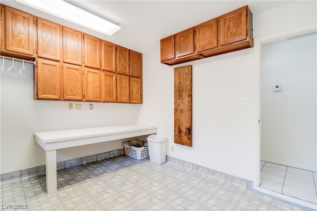 3445 Westwind Road Las Vegas, NV 89146 - Photo 20 of 51 Build In Cabinets Stay