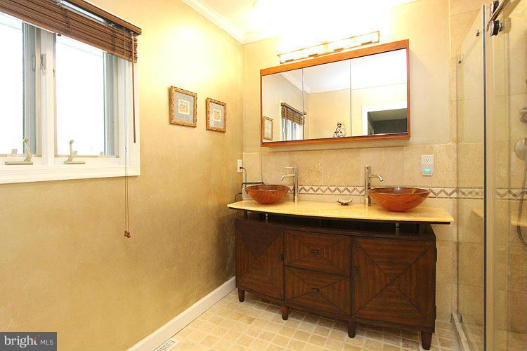 6608 Greentree Road Bethesda, MD 20817 - Photo 19 of 29 Bath (Master)