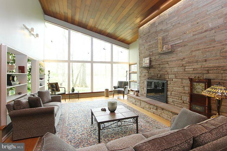 6608 Greentree Road Bethesda, MD 20817 - Photo 5 of 29 Living Room
