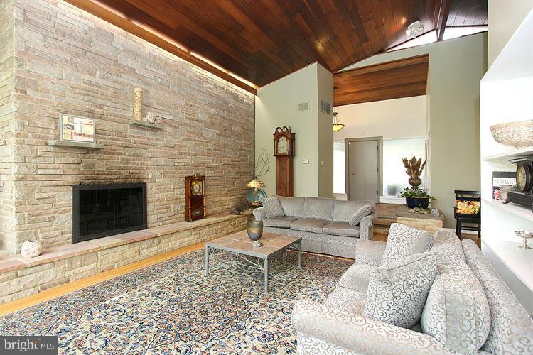 6608 Greentree Road Bethesda, MD 20817 - Photo 6 of 29 Living Room