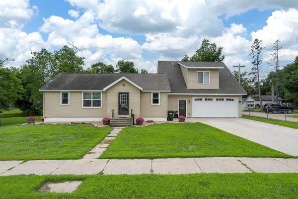 $330,000 | 404 Paquin Street East, Waterville, MN 56096
