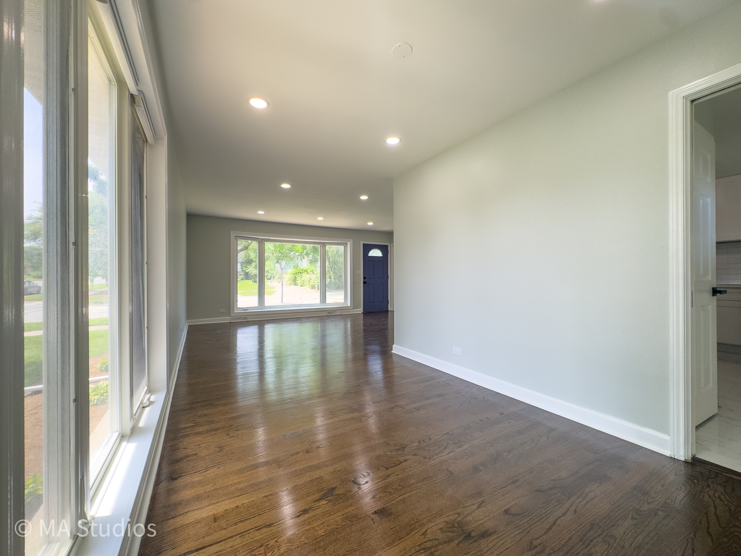4256 Golf Road Skokie, IL 60076 - Photo 9 of 60 Gallery Image 9