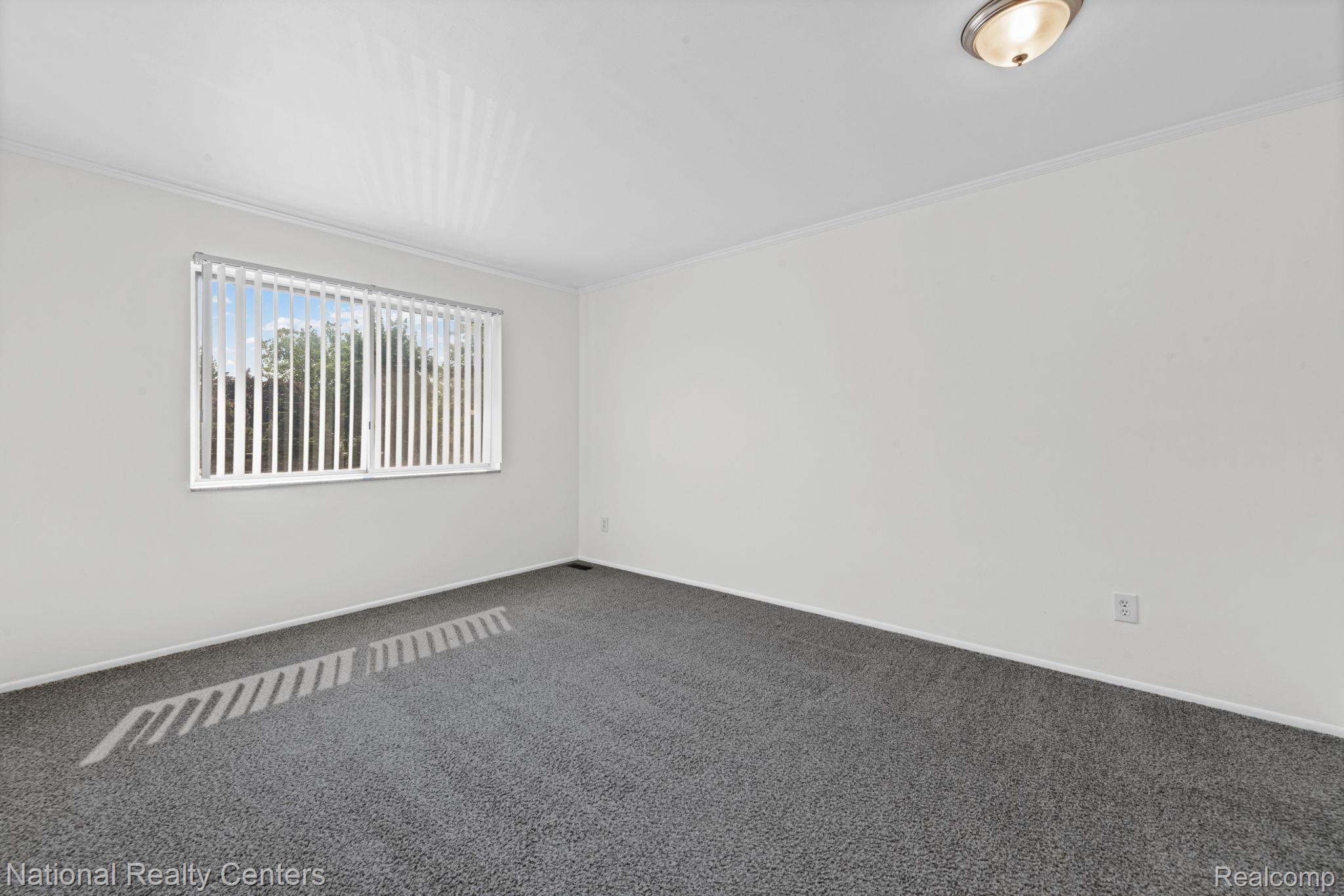 29546 Hoover Road Warren, MI 48093 - Photo 18 of 29 20-web-or-mls-29546-hoover-rd.jpg
