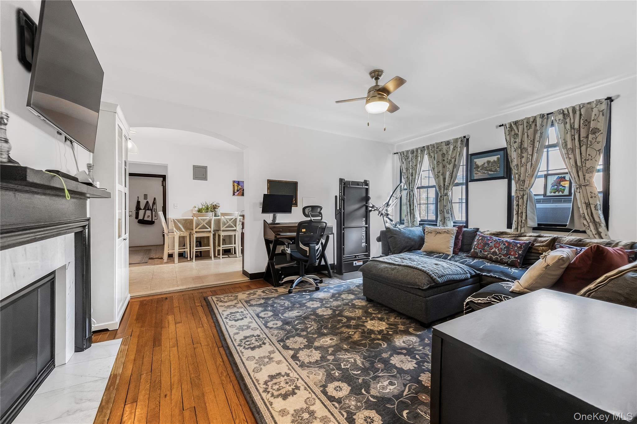 808 Bronx River Road, Unit 6C Bronxville, NY 10708 - Photo 3 of 17 Actual Living Room