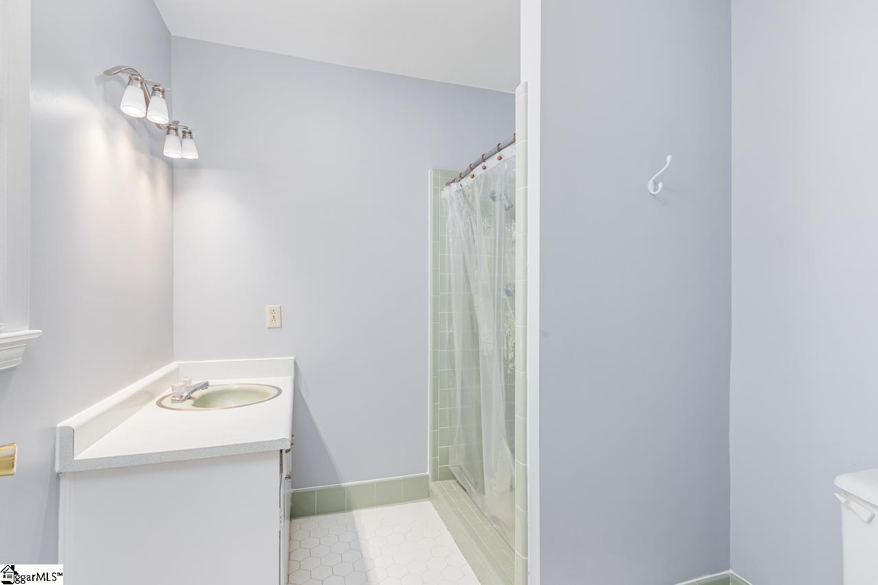 100 Sumter Street Clinton, SC 29325 - Photo 26 of 36
