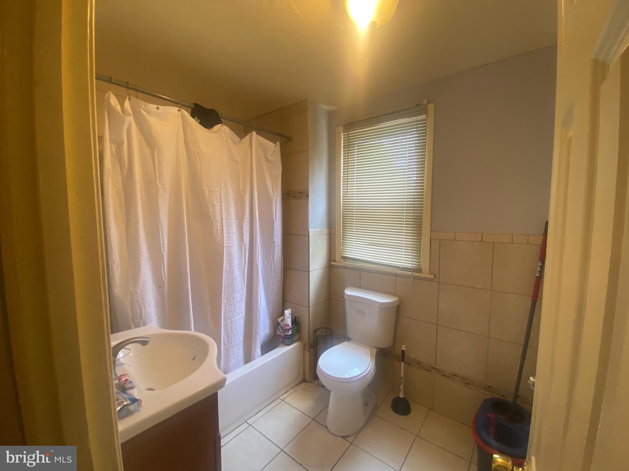 1918 Bonitz Street Philadelphia, PA 19140 - Photo 7 of 9