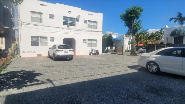 a view of a house with a sink and a car parked in front of it