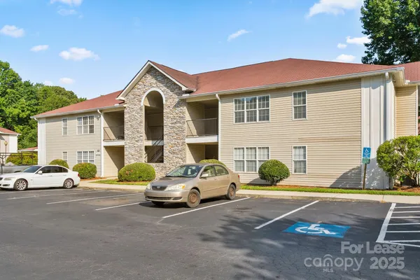 $1,425 | 3146 Baroda Lane, Unit D, Charlotte, NC 28269