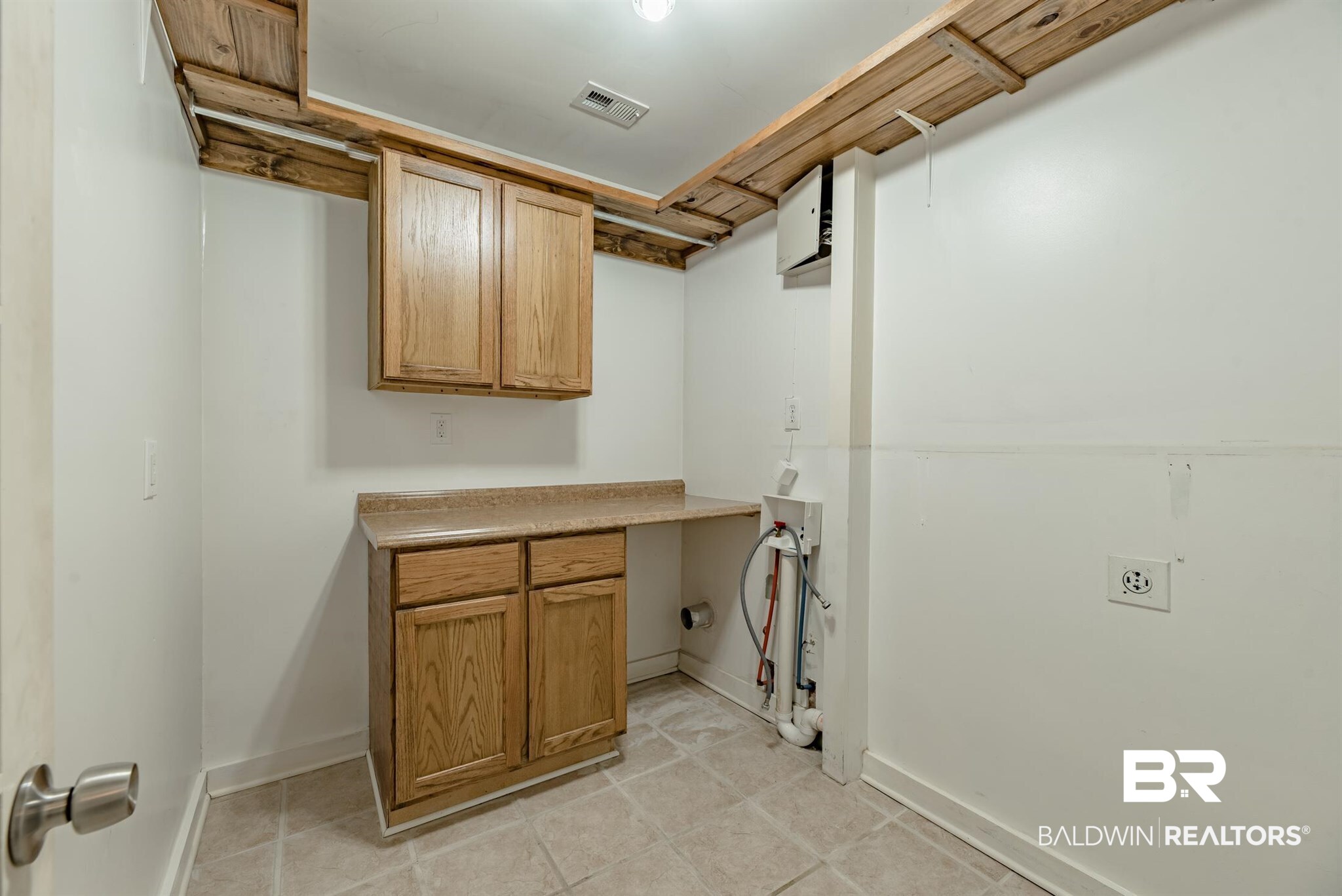 353 Azalea Street Fairhope, AL 36532 - Photo 34 of 49 laundry room