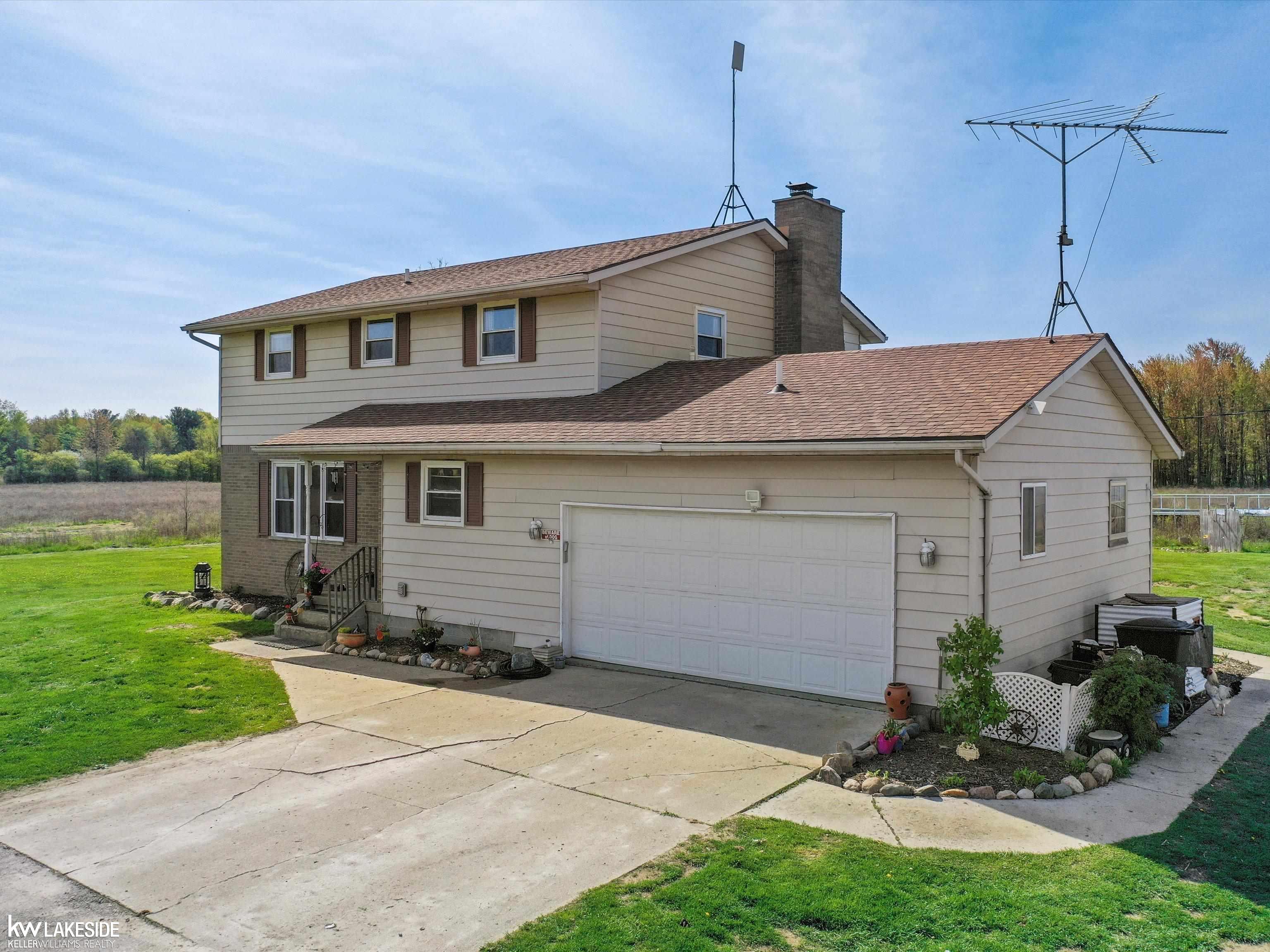10353 Brennan Road Avoca, MI 48006 - Photo 3 of 42 50108657-2.JPG
